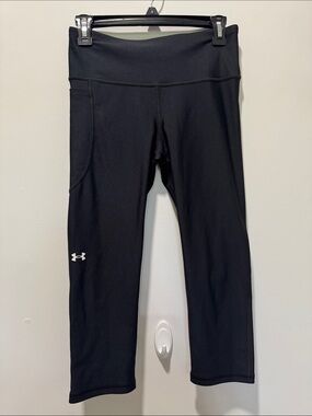 Under Armour Black Capri Leggings with Side Pocket | Great Condition